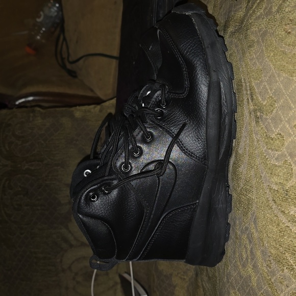 Nike youth boots size 6 youth all black great condition like brand new no smells - Picture 3 of 4